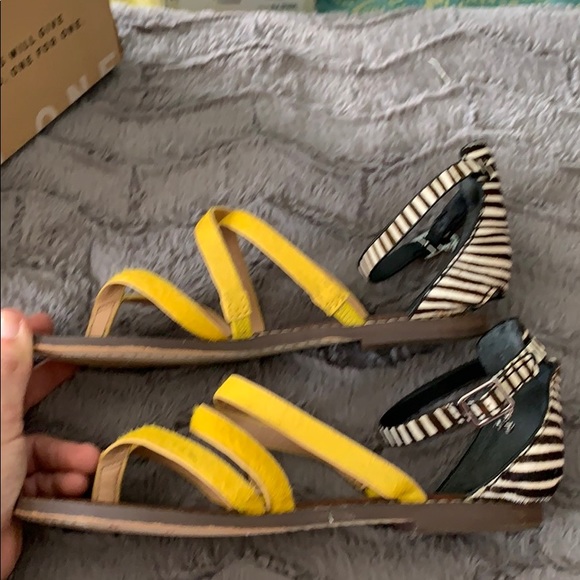 Sam Edelman: Yellow and Zebra flats - Picture 2 of 5